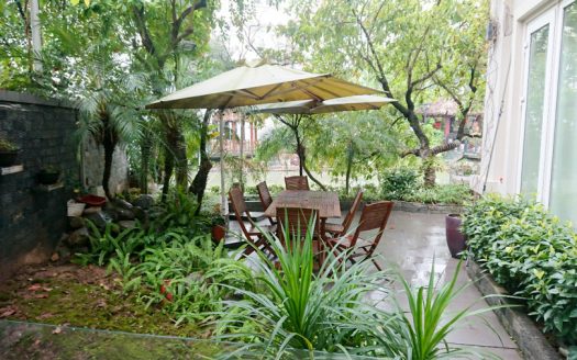 Maison meublée Vinhomes Riverside à louer avec piscine et jardin