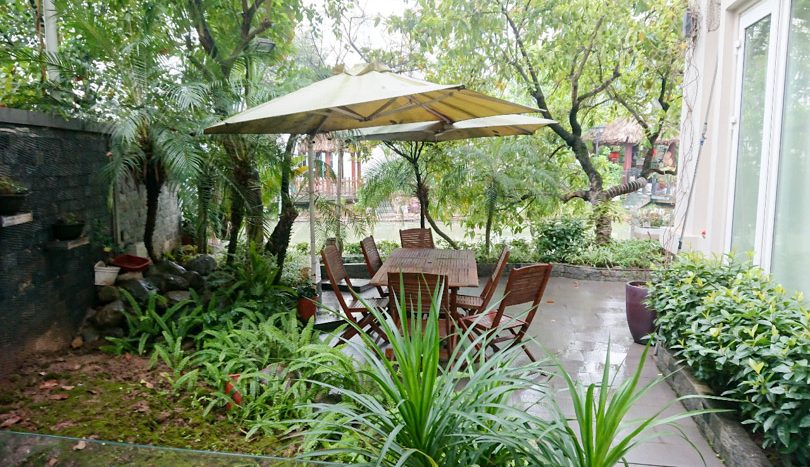 Maison meublée Vinhomes Riverside à louer avec piscine et jardin