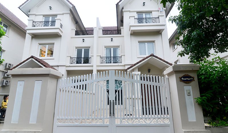 Maison meublée avec jardin en location à Vinhomes Riverside Hanoi