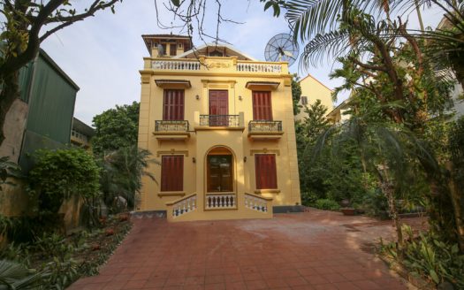 Villa avec jardin en location à Tay Ho Hanoi rue To Ngoc Van