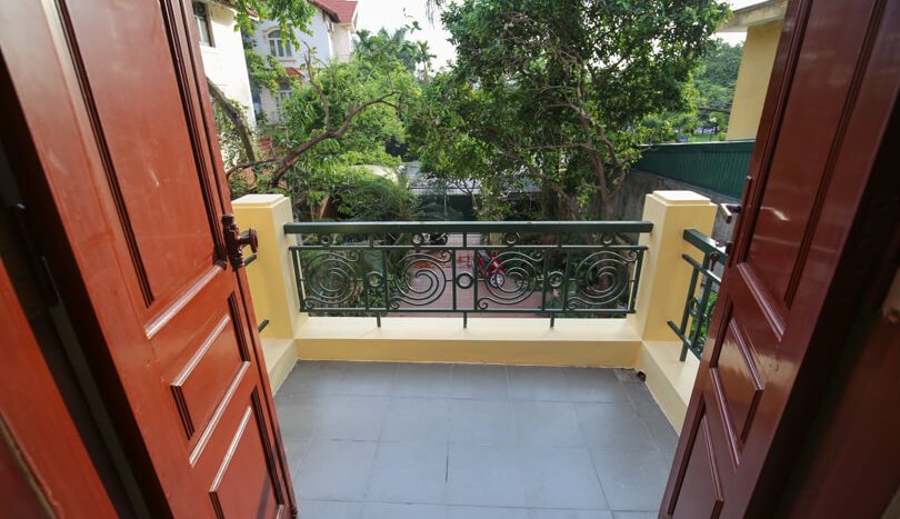 Villa avec jardin en location à Tay Ho Hanoi rue To Ngoc Van