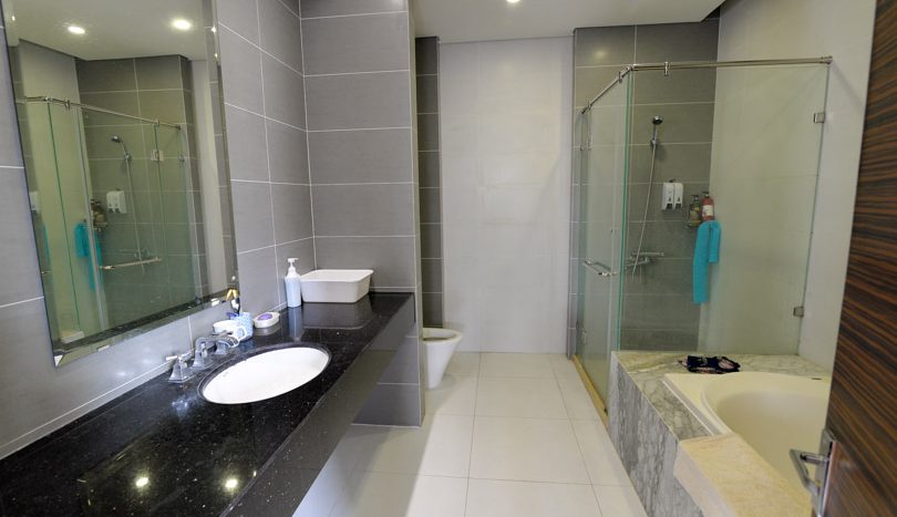 Bathroom of bed 2