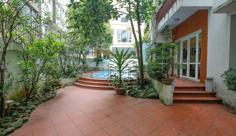 Garden and swimming pool