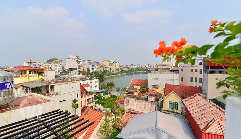 2 bedrooms apartment in a quiet lane on Xuan Dieu street