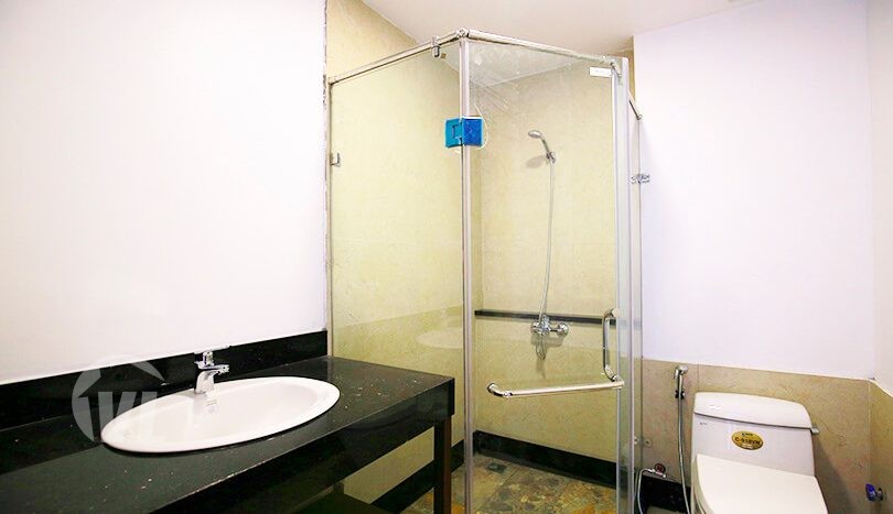 220 sq m 4 bedrooms serviced apartment to rent in Tay Ho