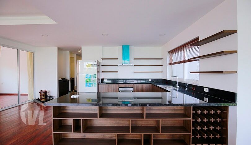 220 sq m 4 bedrooms serviced apartment to rent in Tay Ho