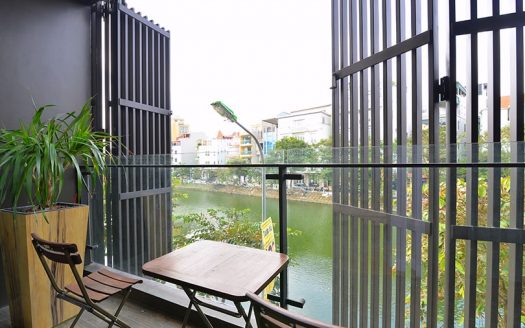 Lake view 2 bedroom apartment Yen Phu