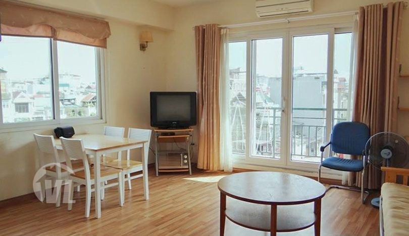 Balcony one bedroom apartment in Hoang Hoa Tham (6)