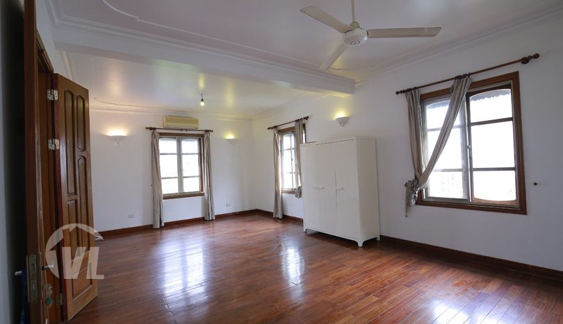 Big garden pool house to lease in Tay Ho district Hanoi