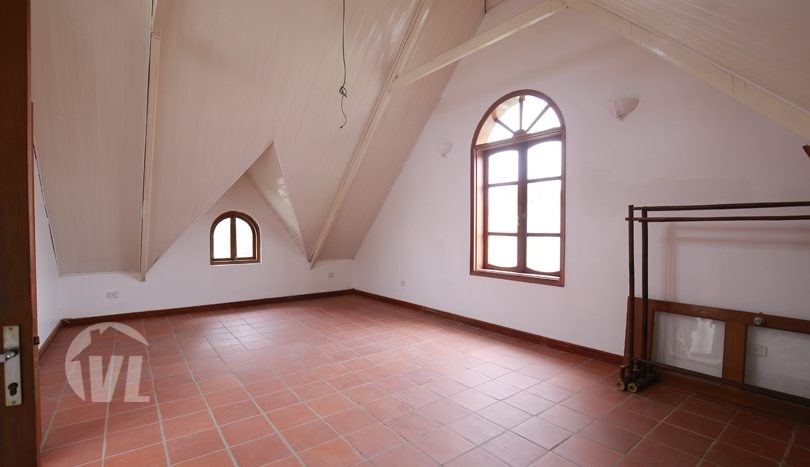 Big garden pool house to lease in Tay Ho district Hanoi