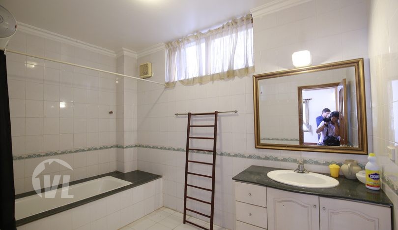 Big garden pool house to lease in Tay Ho district Hanoi