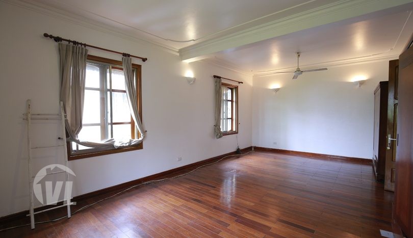 Big garden pool house to lease in Tay Ho district Hanoi