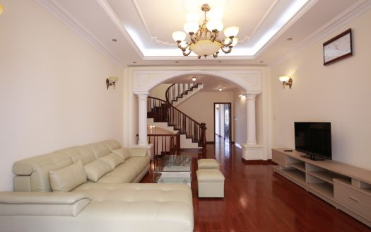 En-suite 4 bedroom house in Tay Ho Hanoi, back and front yard