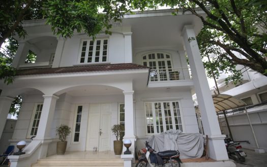 Furnished villa to rent in Tay Ho 4 bedrooms large garden