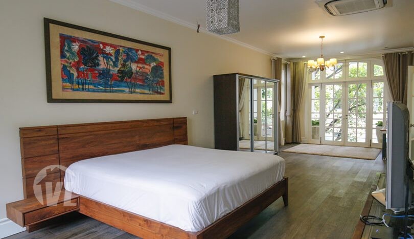 Furnished villa to rent in Tay Ho 4 bedrooms large garden