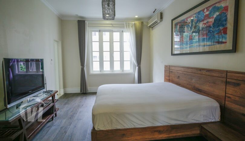 Furnished villa to rent in Tay Ho 4 bedrooms large garden
