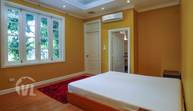 Furnished villa to rent in Tay Ho 4 bedrooms large garden