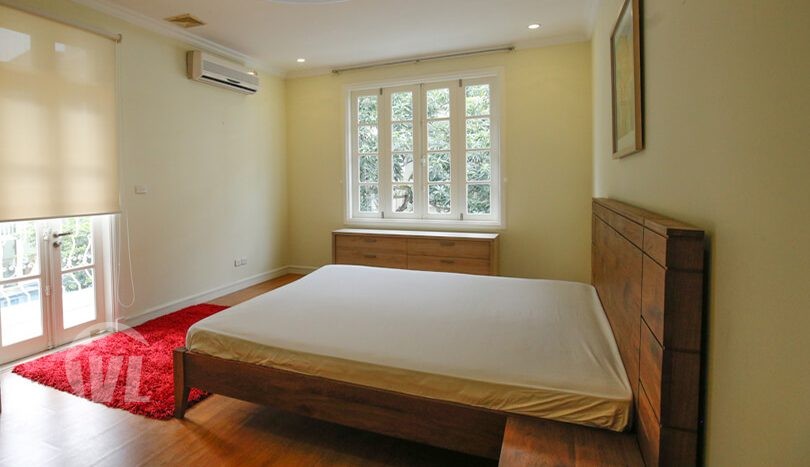 Furnished villa to rent in Tay Ho 4 bedrooms large garden