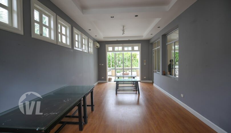 Furnished villa to rent in Tay Ho 4 bedrooms large garden
