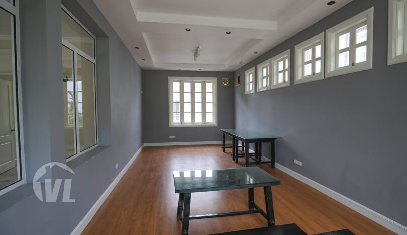Furnished villa to rent in Tay Ho 4 bedrooms large garden