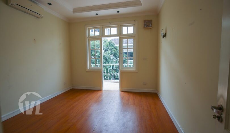 Furnished villa to rent in Tay Ho 4 bedrooms large garden
