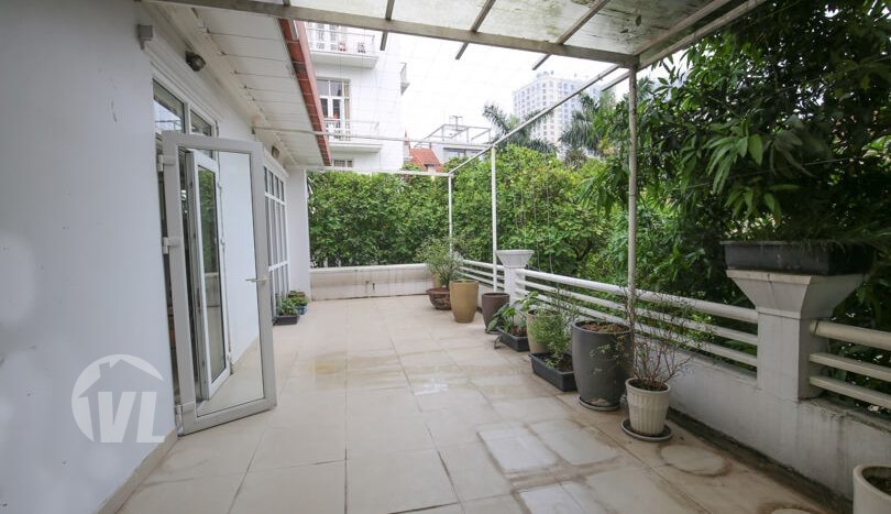 Furnished villa to rent in Tay Ho 4 bedrooms large garden