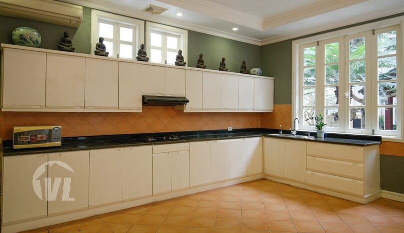 Furnished villa to rent in Tay Ho 4 bedrooms large garden