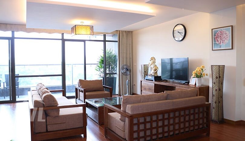 Hai Ba Trung penthouse to lease 3 bedrooms lake view