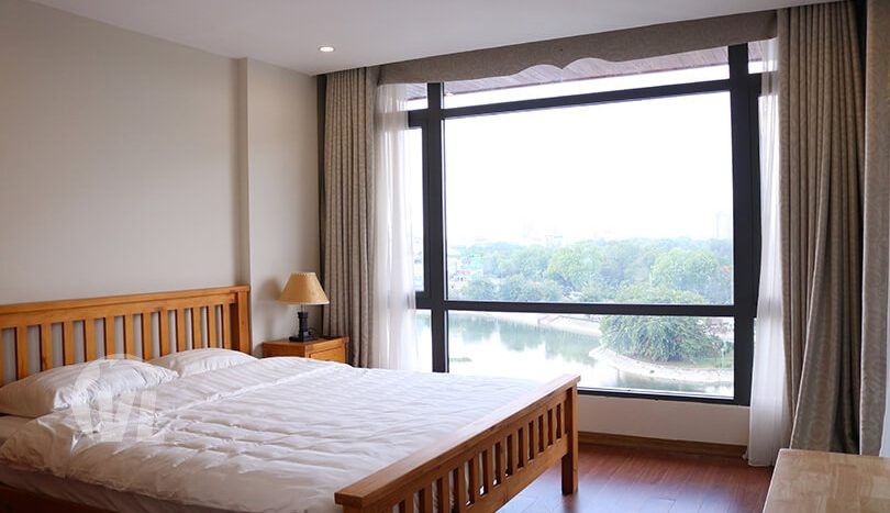 Hai Ba Trung penthouse to lease 3 bedrooms lake view