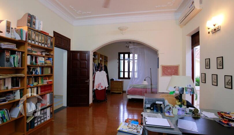 Hanoi Swimming-pool house to rent in Tay Ho with large garden
