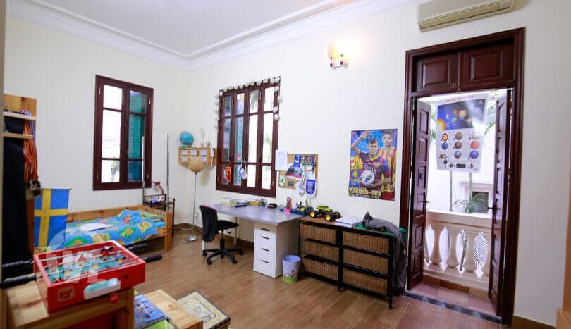 Hanoi Swimming-pool house to rent in Tay Ho with large garden