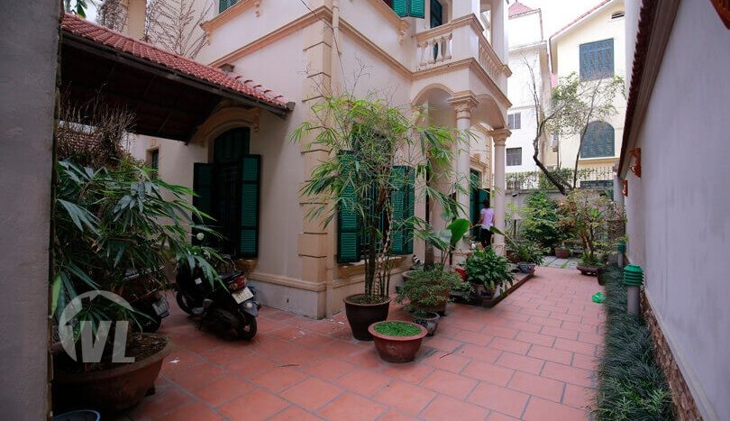 Hanoi Swimming-pool house to rent in Tay Ho with large garden