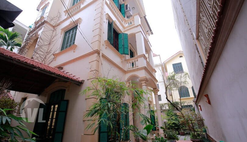 Hanoi Swimming-pool house to rent in Tay Ho with large garden