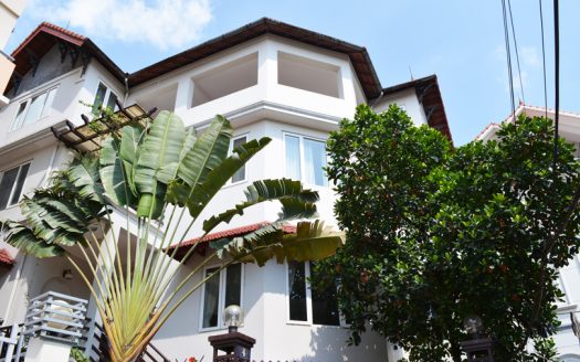 Hanoi big swimming-pool house to rent on Dang Thai Mai
