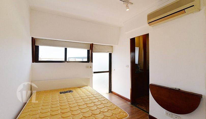 Hanoi furnished penthouse for rent Lake view on Truc Bach