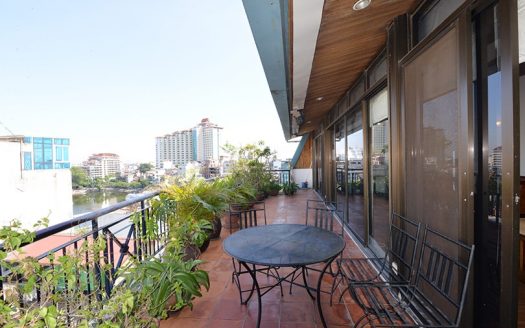 Hanoi furnished penthouse for rent Lake view on Truc Bach