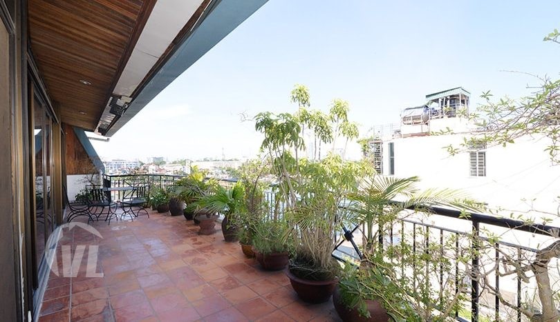 Hanoi furnished penthouse for rent Lake view on Truc Bach