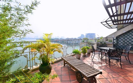 Hanoi penthouse apartment to lease with terrace and West lake view