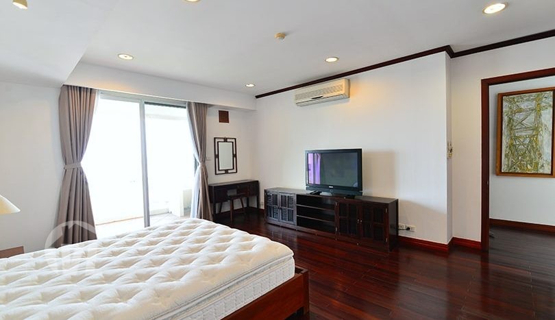 Hanoi penthouse apartment to lease with terrace and West lake view