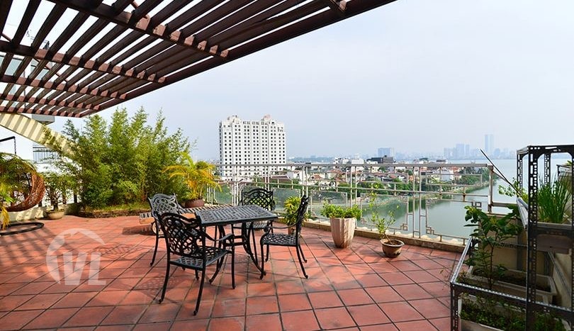 Hanoi penthouse apartment to lease with terrace and West lake view