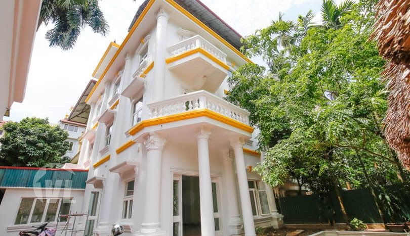 House in West Lake to lease with large garden of 200 sq m