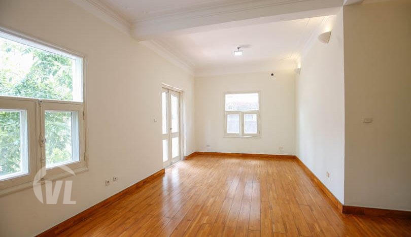 House in West Lake to lease with large garden of 200 sq m