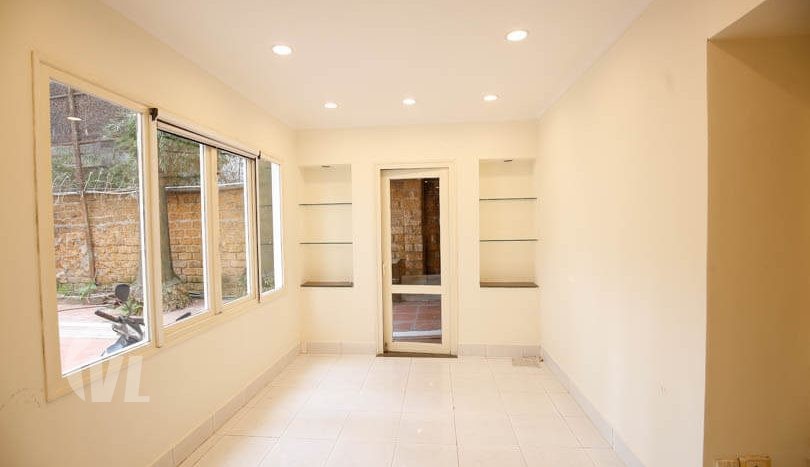 House in West Lake to lease with large garden of 200 sq m