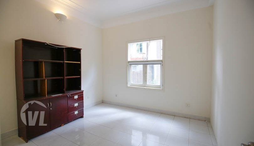 House in West Lake to lease with large garden of 200 sq m