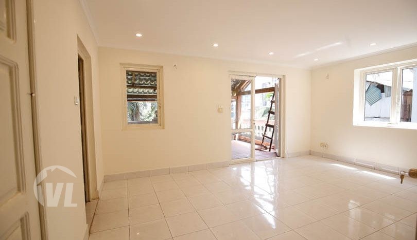 House in West Lake to lease with large garden of 200 sq m
