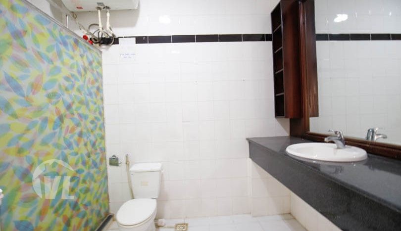 House in West Lake to lease with large garden of 200 sq m