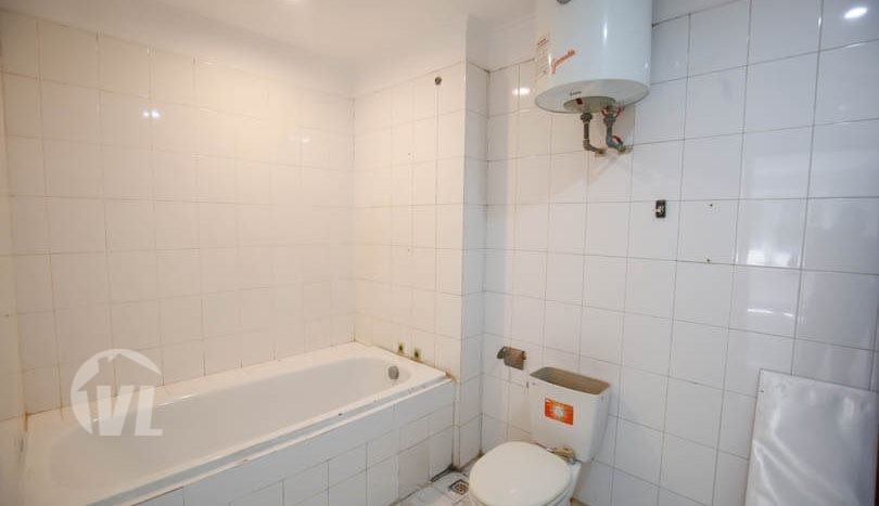 House in West Lake to lease with large garden of 200 sq m