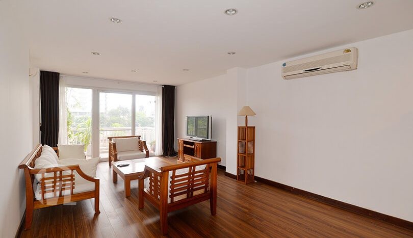 Lake view 3 bedrooms apartment in Truc Bach, spacious