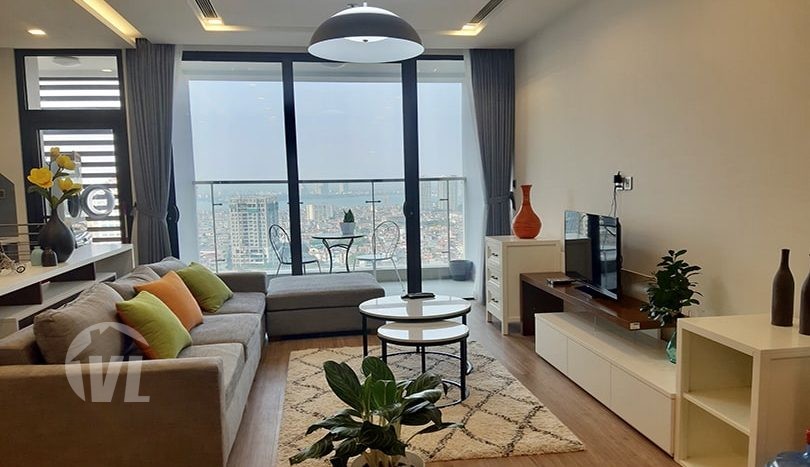 Lake view 4 bedroom apartment in Vinhomes Metropolis Hanoi