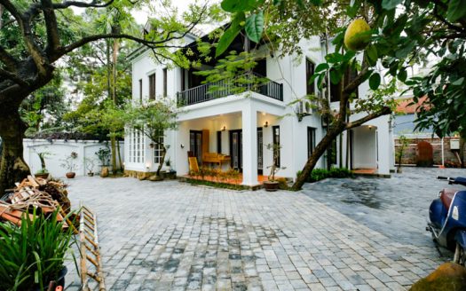 Large villa for rent in Tay Ho suitable for Ambassador